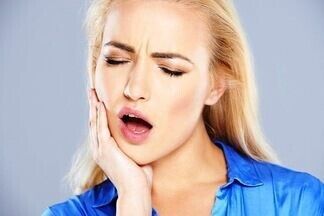 Боль при открывании рта в челюсти возле уха