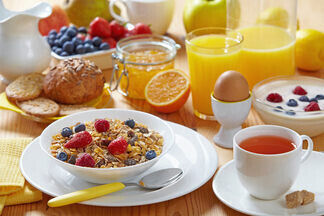 Полезный завтрак: что нужно кушать по утрам
