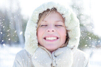 Как защитить губы от трещин в холодную погоду?