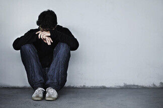 Психологи назвали основные признаки мужской депрессии
