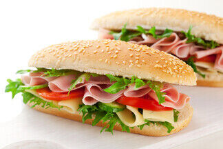 МОЗ призывает отказаться от бутербродов: комментарий диетолога