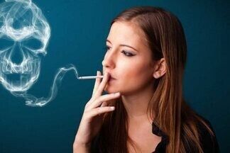 Канадские ученые: девушкам сложнее бросить курить, чем мужчинам