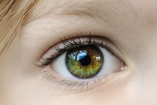 Хірургічна зміна кольору очей: як це працює та чи це безпечно