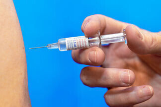 На бесплатную вакцинацию от COVID-19 украинцы смогут записаться с 1 марта