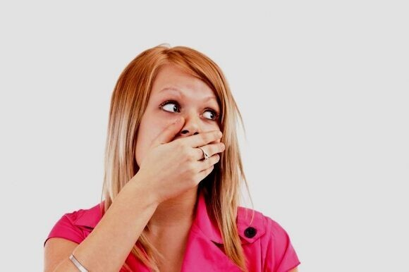 Привкус крови во рту: причины, лечение